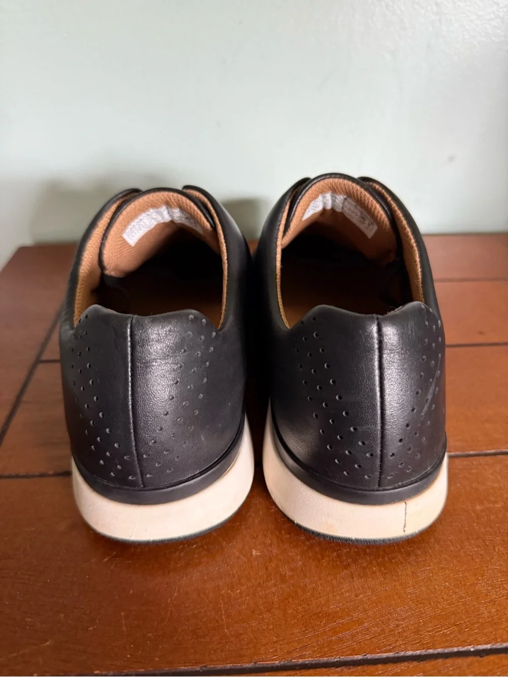 Vionic Women’s Black Leather Codie Camo Slip On Sneakers Size 8.5